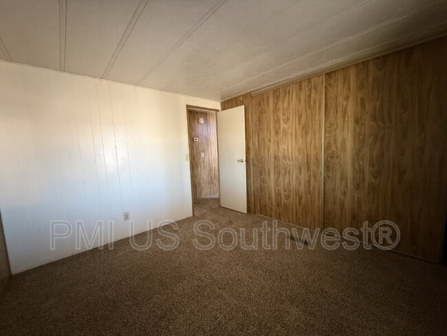 Building Photo - 622 Riverfront Dr