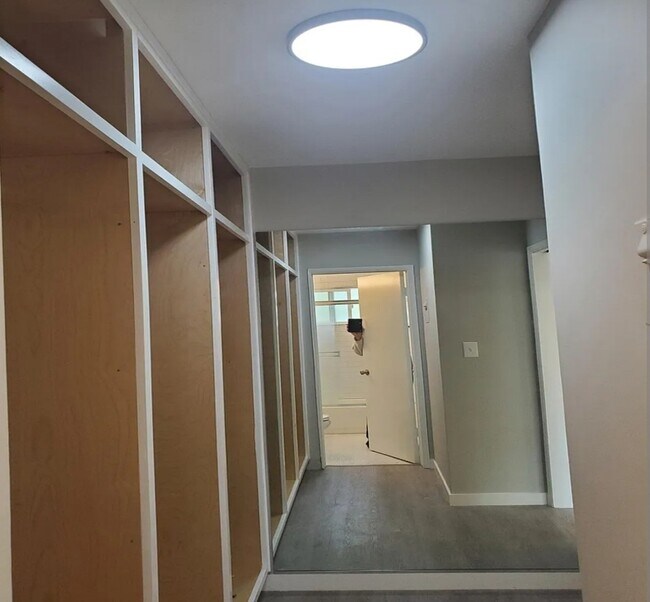 Building Photo - 8616 Holloway Dr