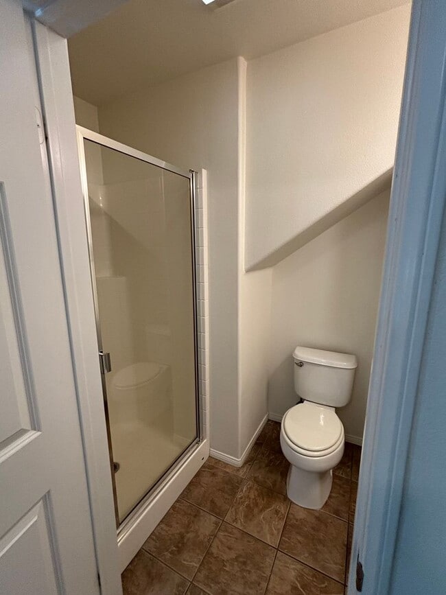 Building Photo - Move-In Ready 4 Bedroom Home Perfect for Professionals & Families