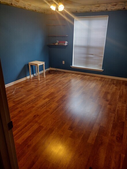 Building Photo - 657 Kemper Dr