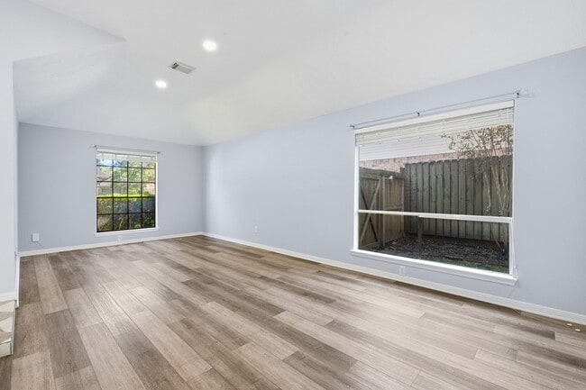 Building Photo - 2835 Twin Knolls Dr