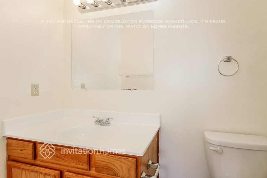 Building Photo - 5703 N 67th Dr