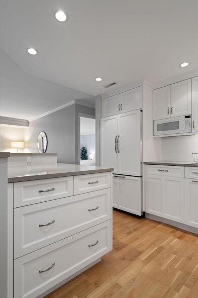 Building Photo - 2885 Knox Ave S