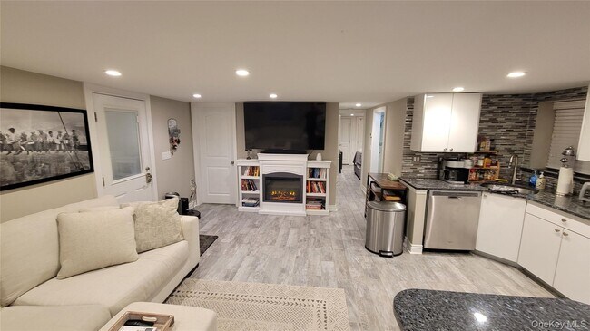 Building Photo - 85 Mohawk Ave