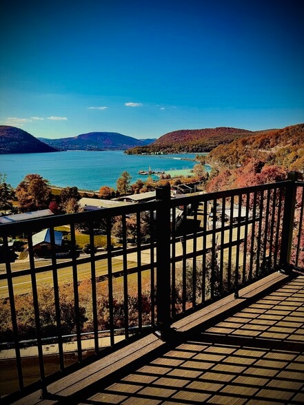 HUDSON RIVER DECK VIEW - East Point on Hudson