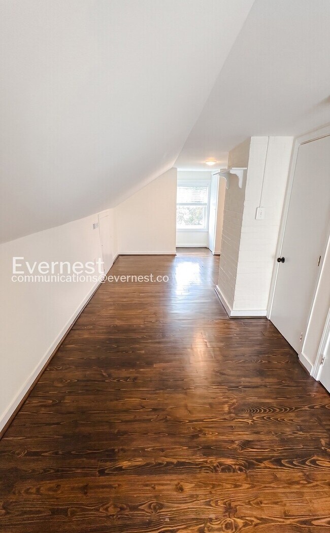 Building Photo - 4 Bed, 3 Bath Home with Fenced Yard / Pet-Friendly / Available Now!