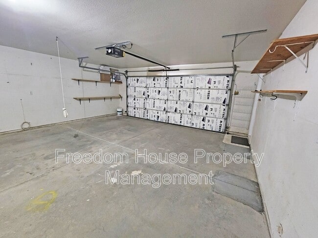 Building Photo - 3741 Malibou Ave