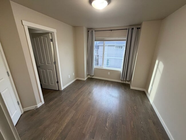 Building Photo - Renton Highlands newer 2bd Townhome For Rent!