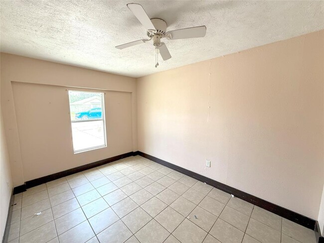 Building Photo - 7130 Kings Dr