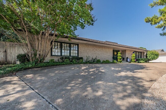 Building Photo - Coming Soon! Spacious 3 Bed, 2 Bath Duplex in the Heart of Overton West