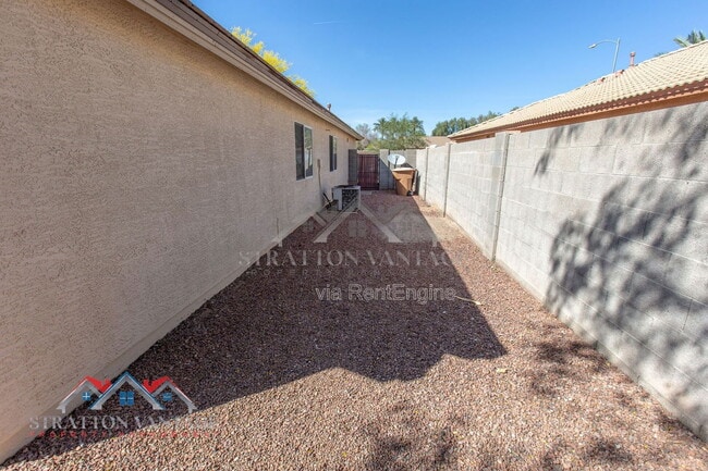 Building Photo - 8039 W Alex Ave