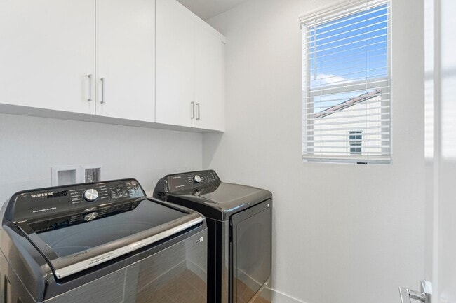 Building Photo - 35722 McCarthy St