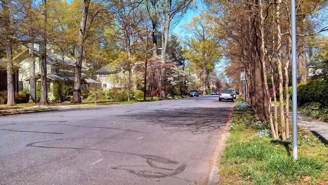 Building Photo - 518 Lamar Ave