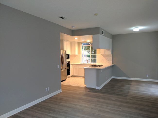 Building Photo - Spacious renovated townhouse in Arcadia fo...