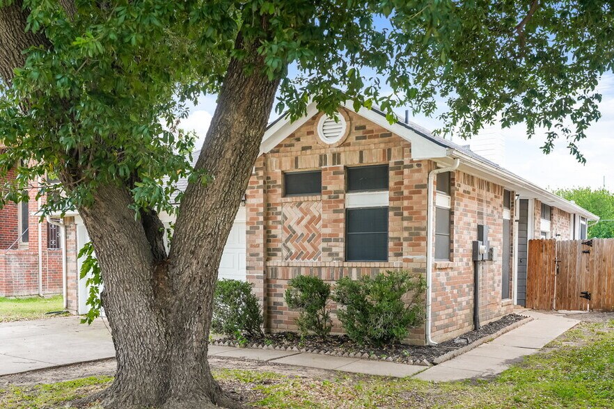 Building Photo - 1307 Jasmine Dr