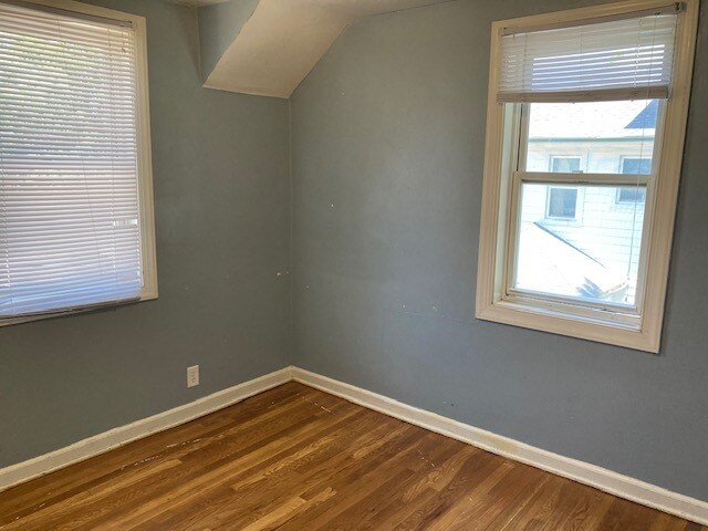 Building Photo - 819 W 26th St