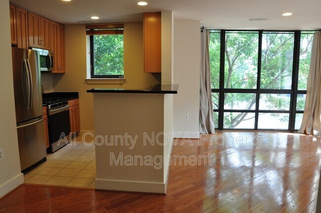 Building Photo - 1200 N Hartford St