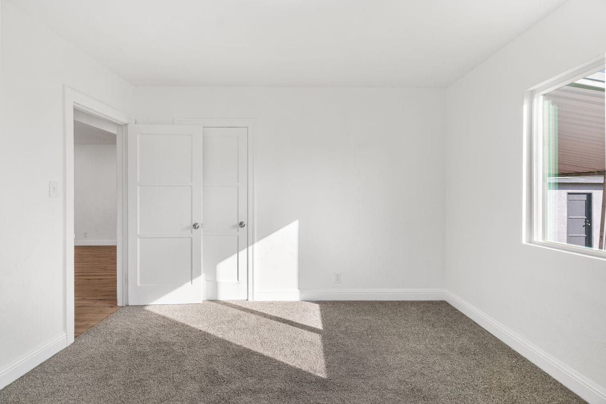 Building Photo - 301 10th St