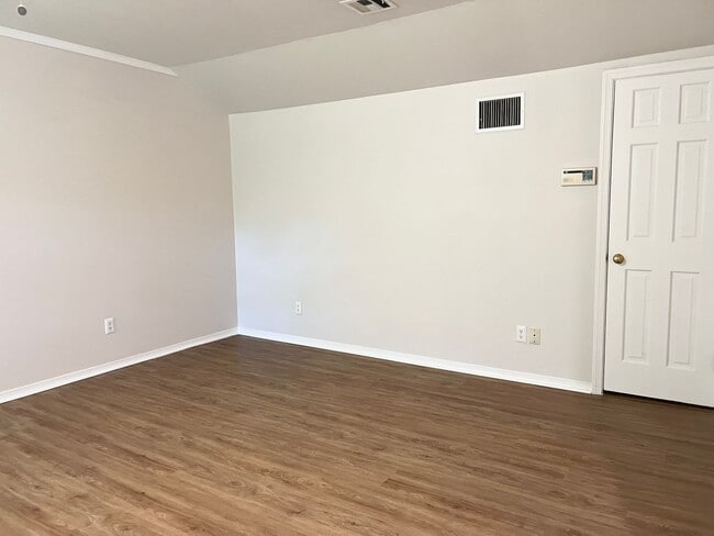 Building Photo - 3205 George Cir
