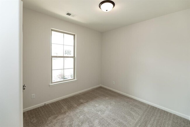 Building Photo - 125 Dogwood Springs Dr
