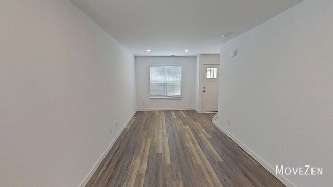 Building Photo - 275 Vanderbilt Rd