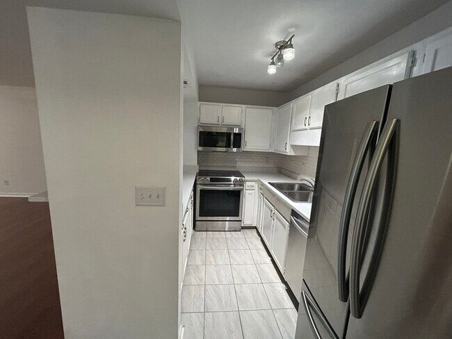 Building Photo - Move-in Ready Luxurious 2 bedroom, 2 bathroom affordable condo in Hoover, Alabama