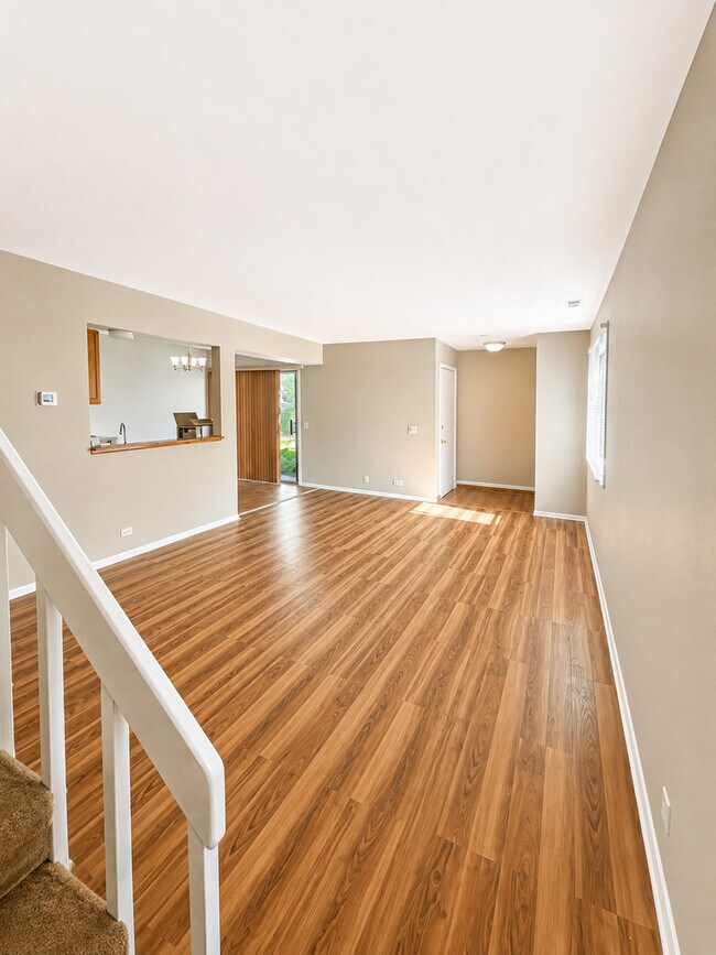Building Photo - 727 Whitesail Dr