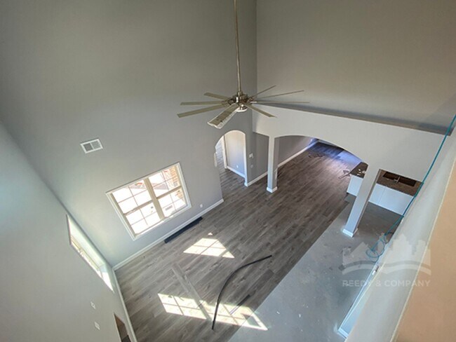 Building Photo - 10007 Messana St