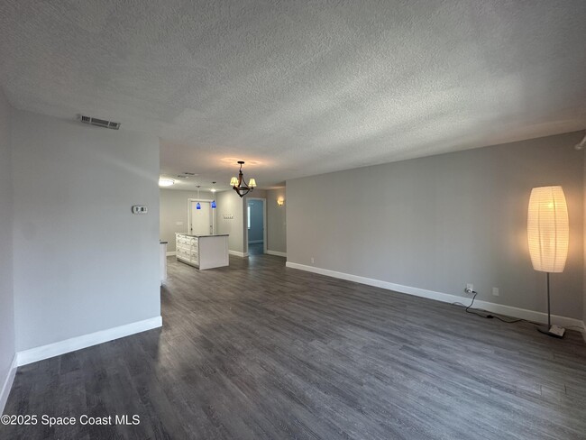 Building Photo - 1047 Small Ct
