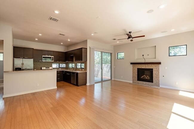 Building Photo - 308 Terrace Dr