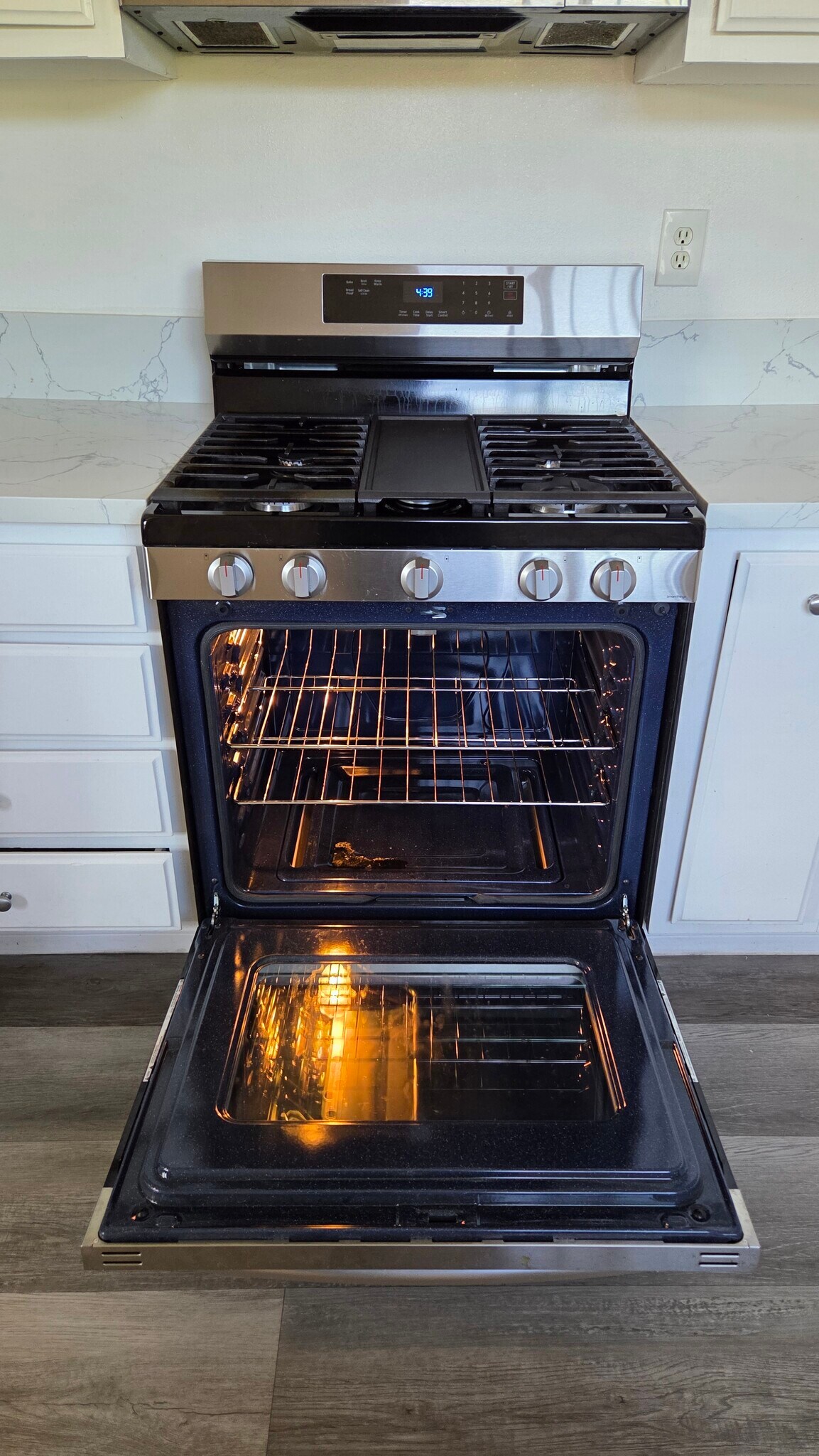 Gas Stove - 4639 Lincoln Ave