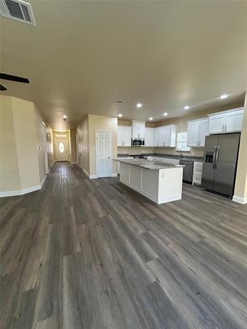 Building Photo - 200 Oak St