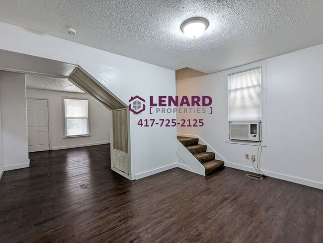 Building Photo - 635 S Douglas Ave