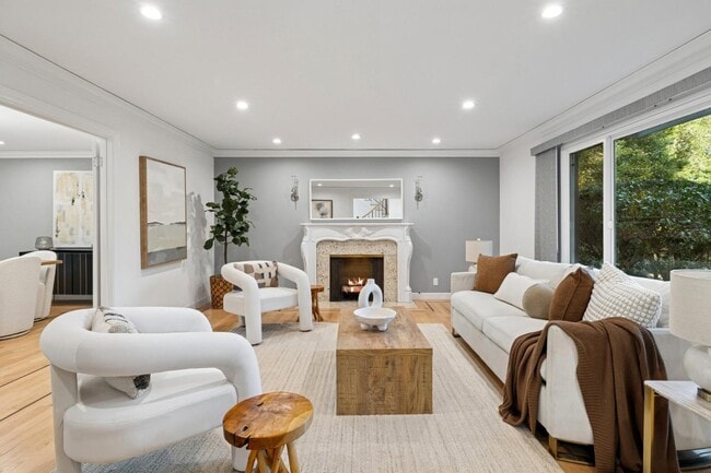 Building Photo - 243 Selby Ln