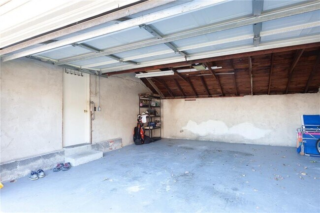 Building Photo - 470 Elmgrove Ave
