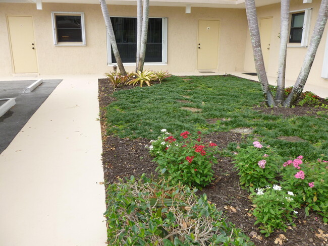 Building Photo - 2 SE Turtle Creek Dr