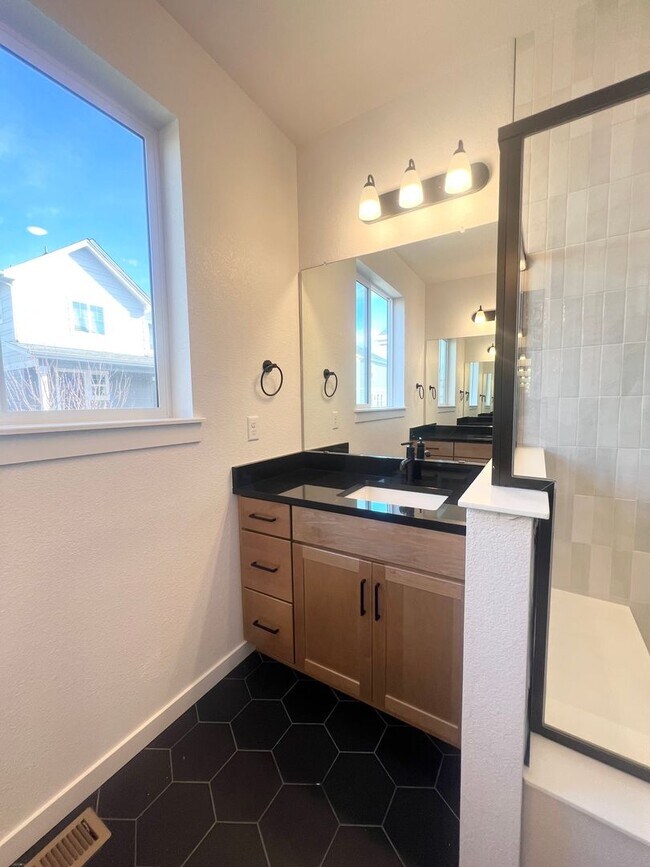 Building Photo - Brand New 5bd/4ba Located in the desirable Raindance neighborhood