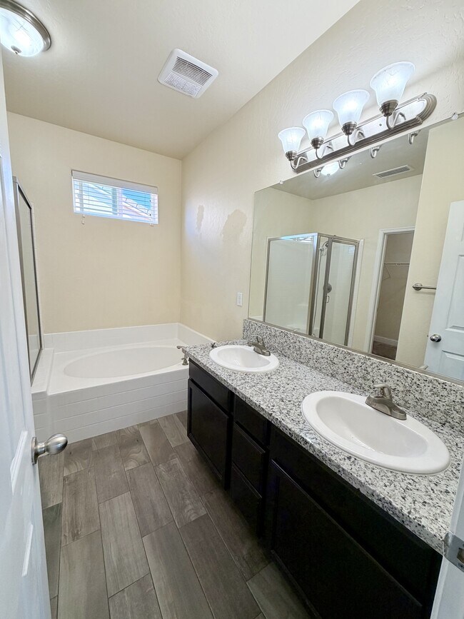 Building Photo - 1736 Berry St