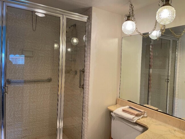 Building Photo - 9423 S Hollybrook Lake Dr