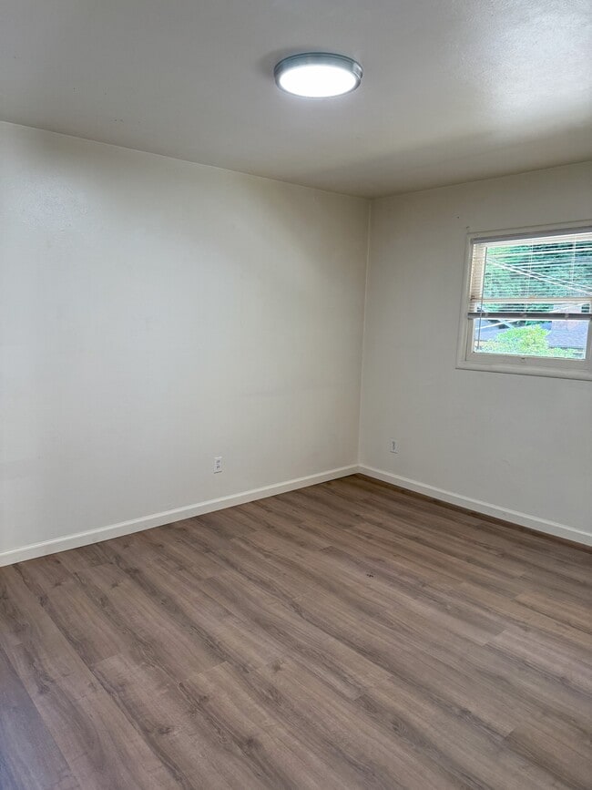 Building Photo - 1454 Beverly Dr