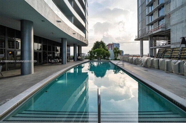 Building Photo - 1600 NE 1st Ave