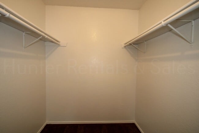 Building Photo - Check Out This Home!