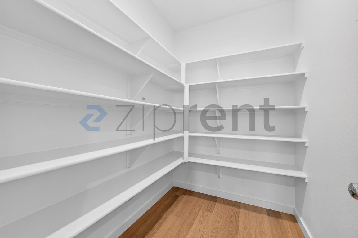 Building Photo - Unit