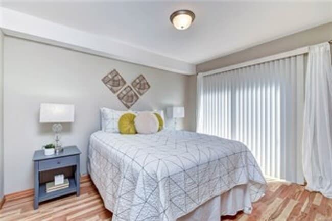 Building Photo - West Seattle Townhome!