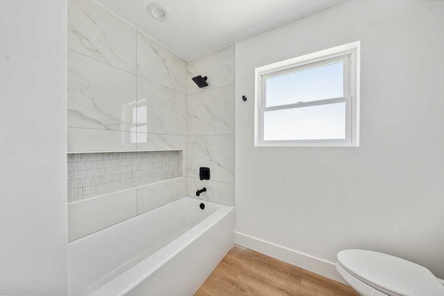Building Photo - 6009 W 85th Pl
