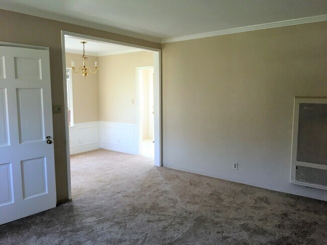 Building Photo - 813 N Verdugo Rd