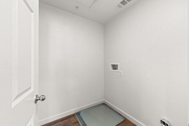 Building Photo - Beautiful Two-Story Home with Spacious Open Floor Plan!