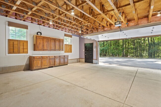 Building Photo - Breathtaking Classic Estate in Falls of New Hope