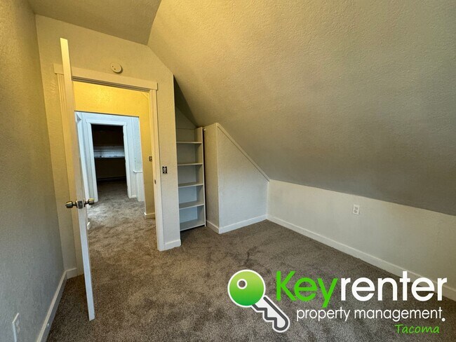 Building Photo - Captivating Multi-level 4Bed/2Bath Tacoma ...