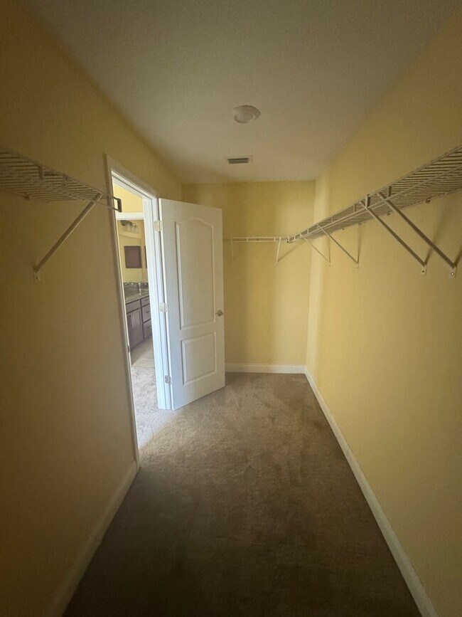 Building Photo - Spacious 4BR/2BA Home in Oaks at Ocala Cro...